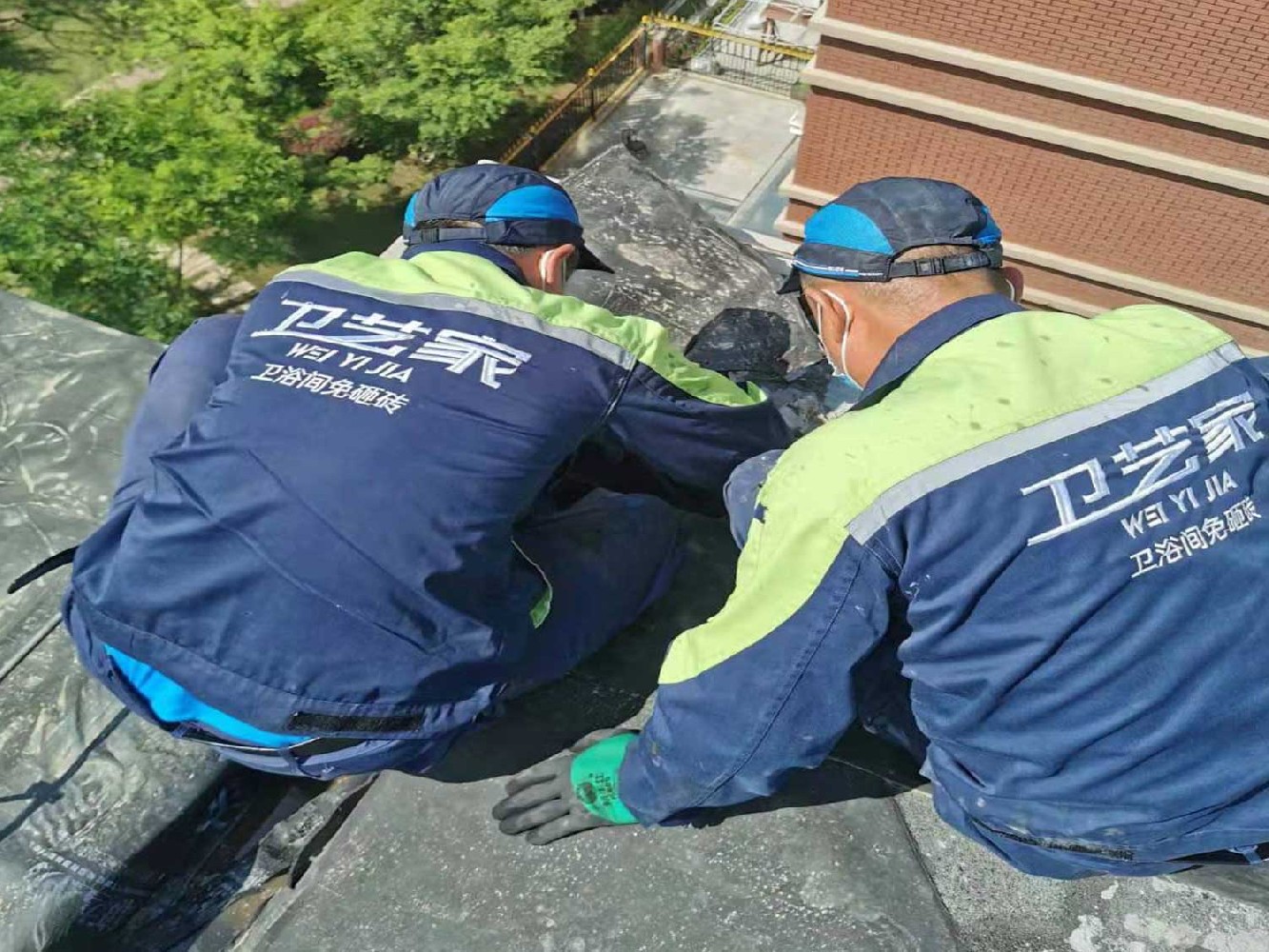 天沟修漏水现场勘察确定防水施工方案